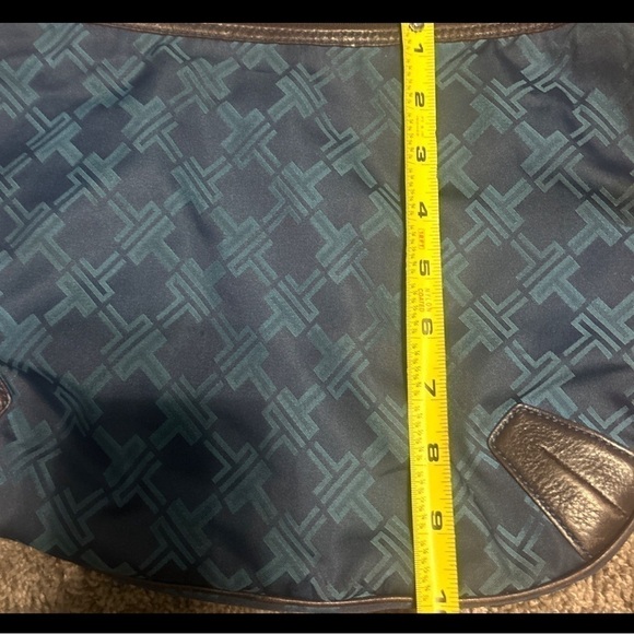 Authentic Tumi purse in the color blue gently used - Picture 8 of 11